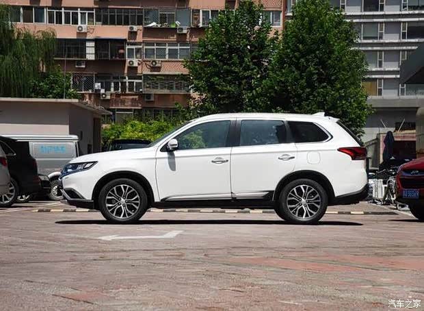 高颜值七座suv——三菱欧蓝德