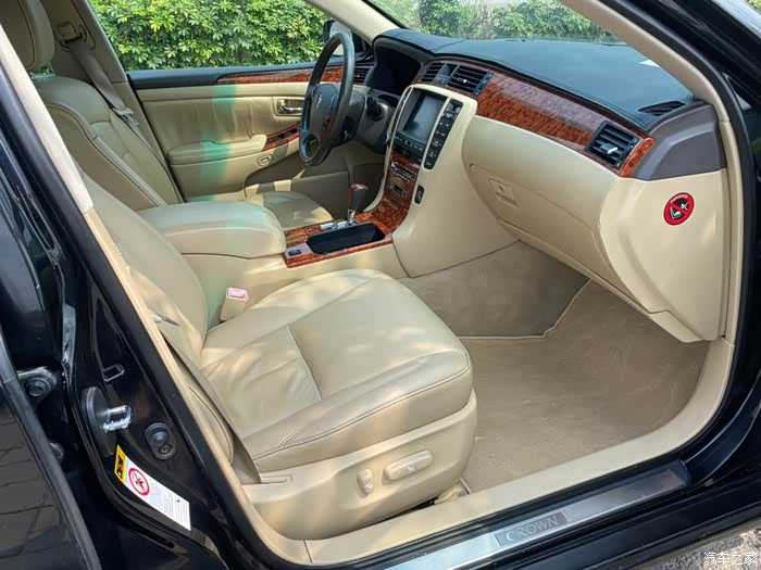 丰田十二代皇冠30沙龙版发动机没动过