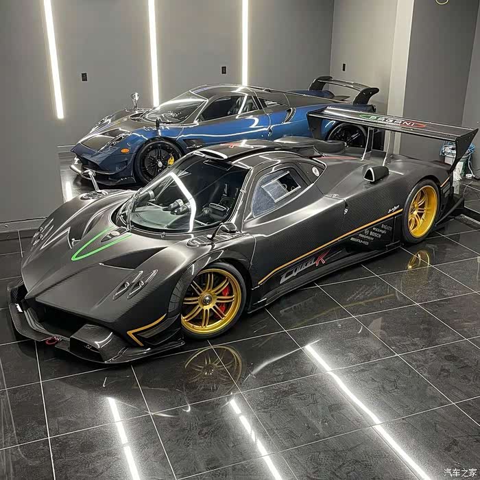 这样的风格的帕加尼,真是太吸引人,那金色的轮毂如此炫酷,爱了