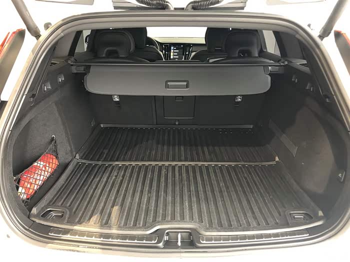 后备箱能放的东西还是挺多的,这个后备箱的空间我没有一次用完过,多数