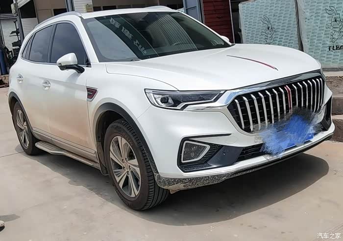 红旗hs5白色 金色耐脏大对比