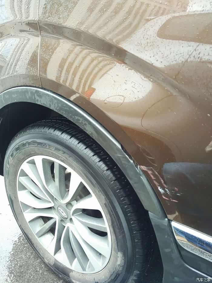车子刮坏了大家给看看怎么办