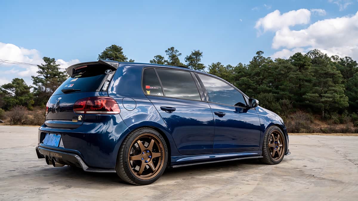 一辆气动高尔夫6r