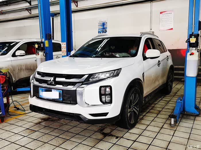 2021款劲炫1万公里保养作业