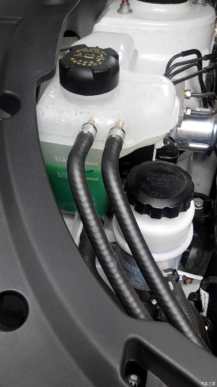 新车冷却液下降快是正常的吗?