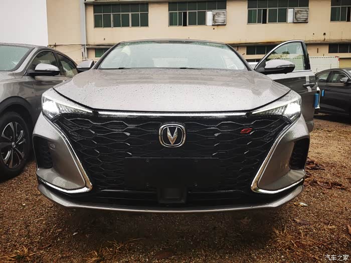 21款逸动plus到店了