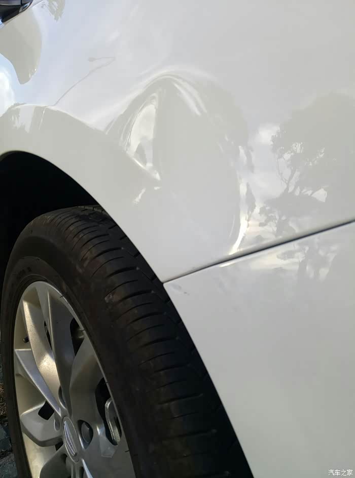 右前轮铁皮被撞的凹进去了,有没有办法弄出来