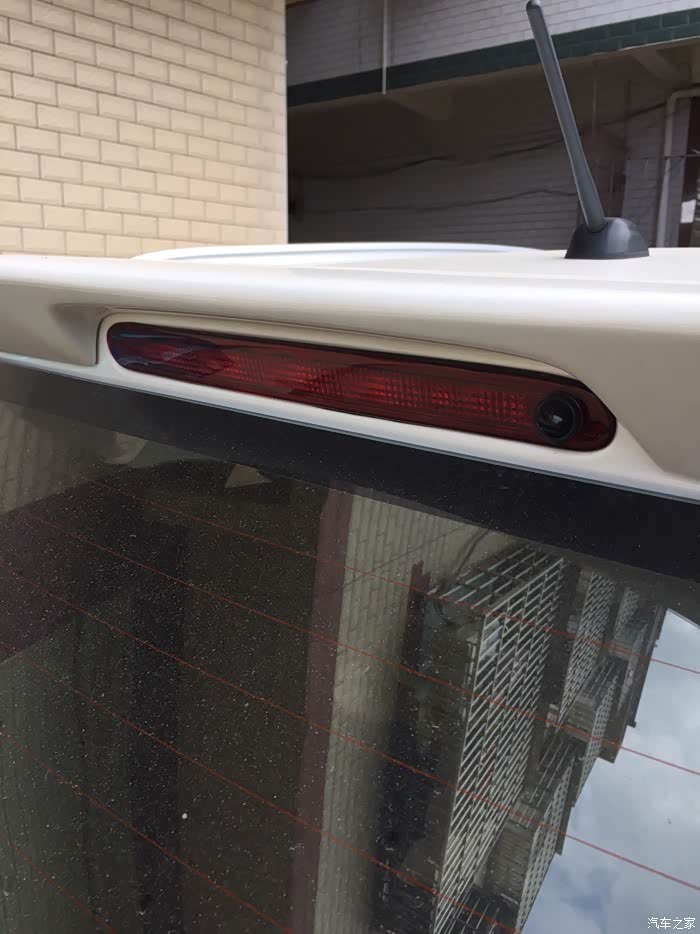 高位刹车灯怎么拆?在线急等!