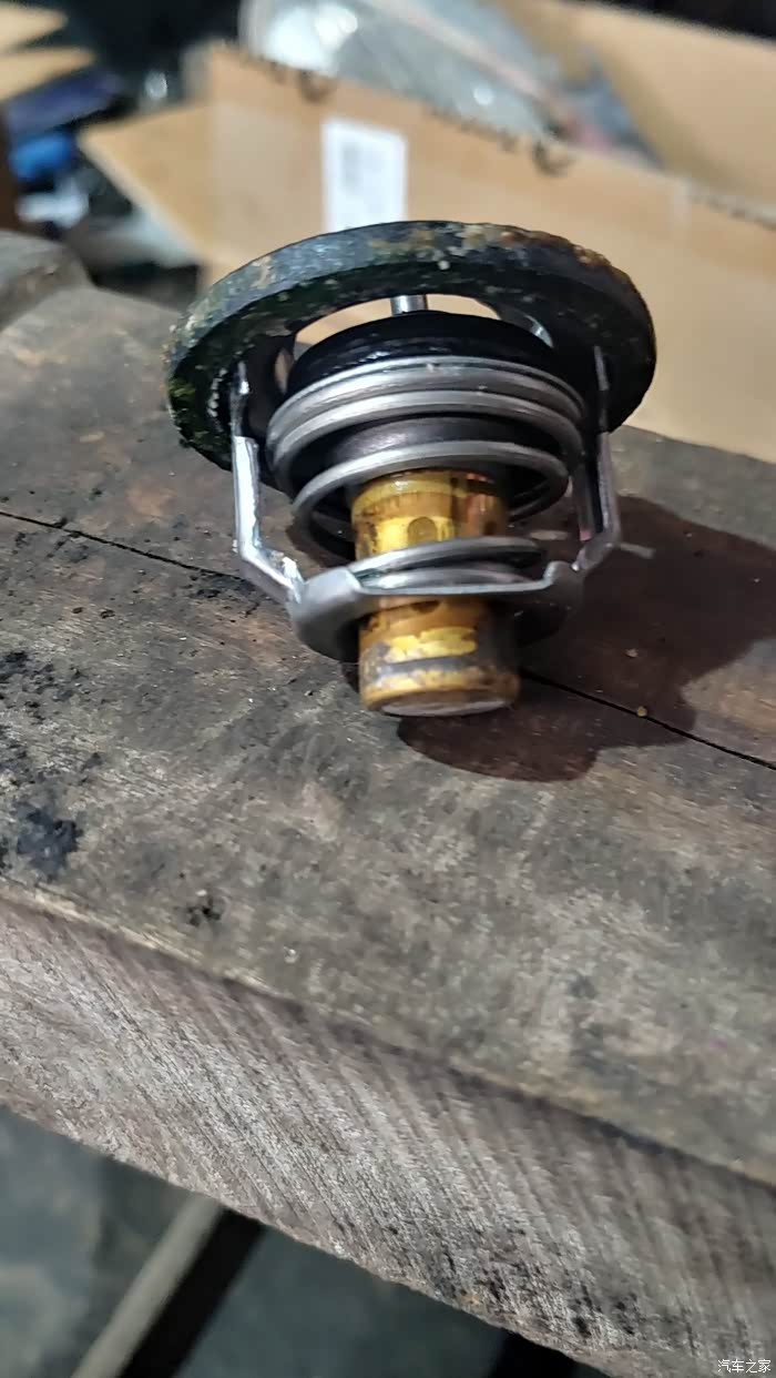 坏了以后节温器是打开状态不会关闭 防冻液只会大循环不会小循环造成