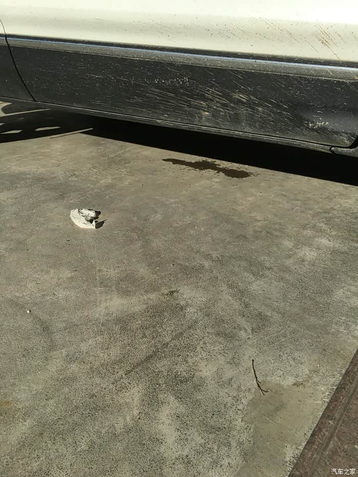 如图,空调没有开循环到屁股排水,车底漏水是否正常?