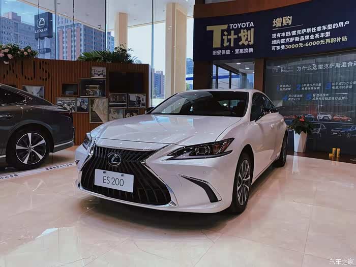 新雷克萨斯es 改款后外观更加亮眼