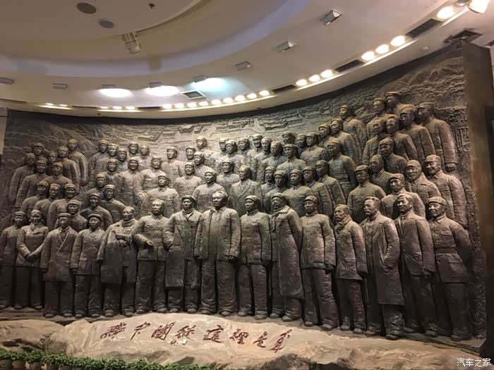 1949年3月23日,中共中央,中央军委和中国人民解放军总部从西柏坡迁入