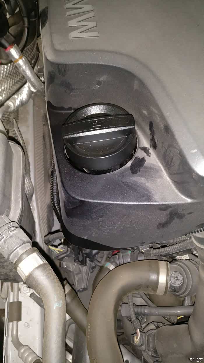 【图】15款x1 18i发动机机油加注口渗油_宝马x1论坛_汽车之家论坛