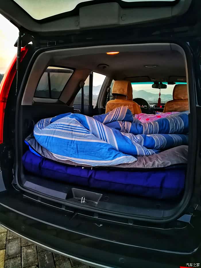 不畏严寒单人床车露营深山只为醉美日出