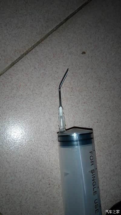 在南色忧郁兄弟的建议下改装了针头为30度弯曲