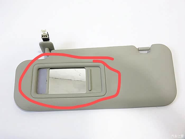 遮阳板化妆镜玻璃碎了能拆下来吗