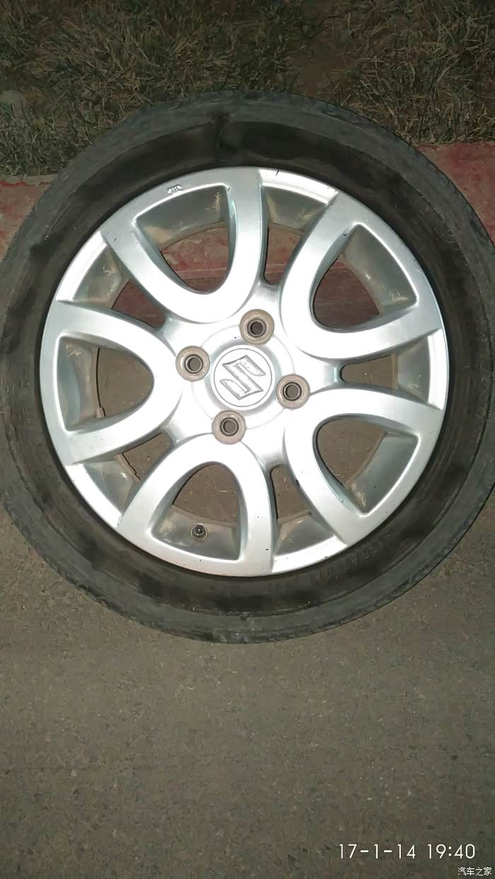 定了新轮胎了米其林17565r14昨天晚上爆胎后补脑到凌晨2点