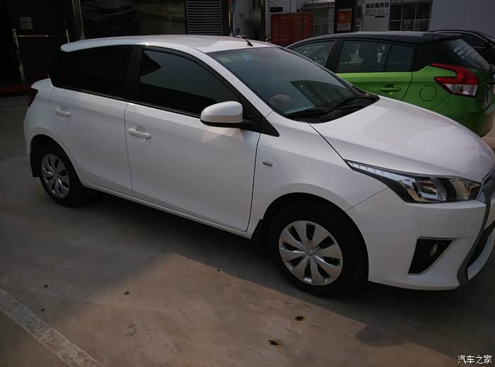 白色致炫十分有范