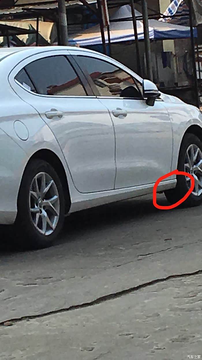 侧裙凹陷一小点,修复需要多少钱?明天上图