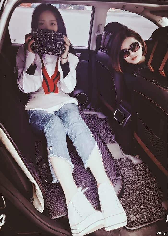 霸王姐妹花,携手哈6 桥上无限拍拍拍,记录属于我们的幸福!