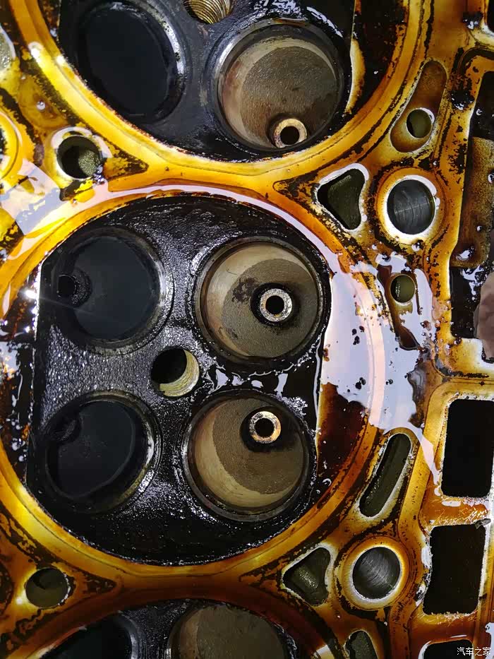 烧机油更换气门油封俩 严重漏油