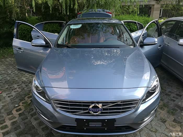 上海17款s60lt5智驭贻贝蓝提车作业