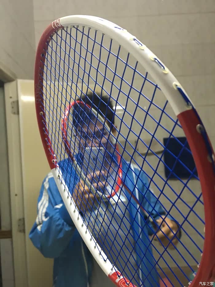 晚上和同事打羽毛球有美女喔