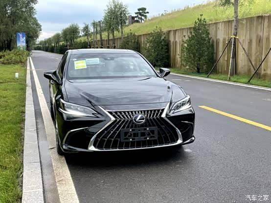 2021款es300h行政版