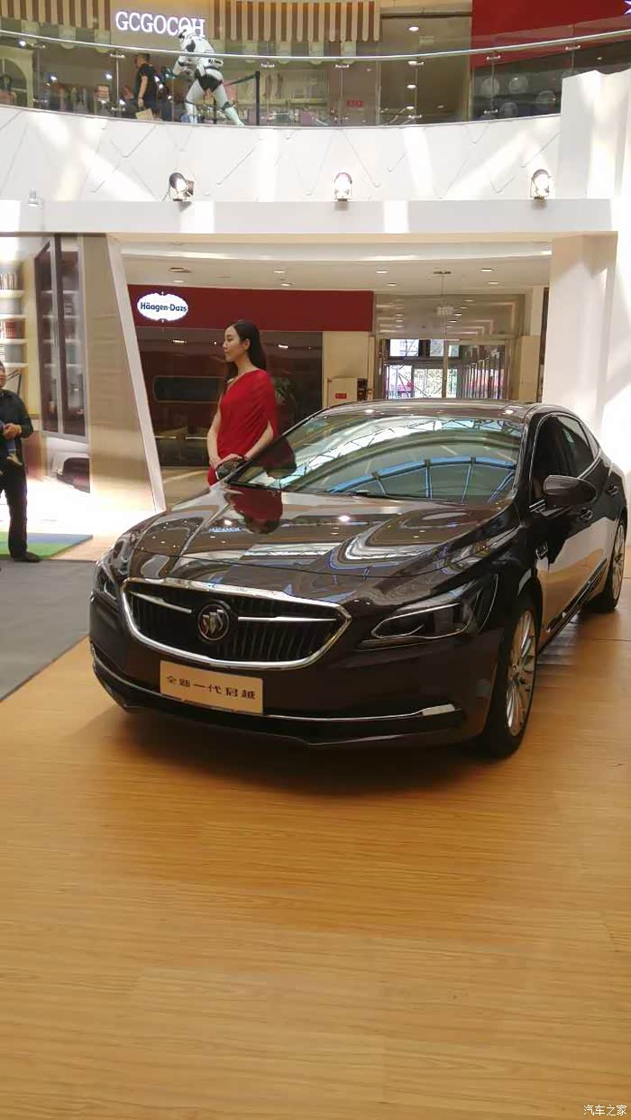 手机竖着拍的图片显得好长,我去