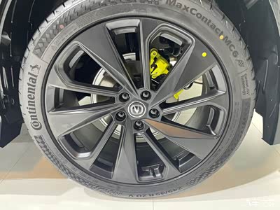 uni-t搭配这245/45r20的马牌轮胎