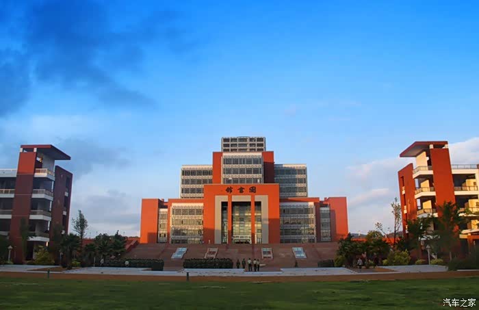 母校我回来看您了