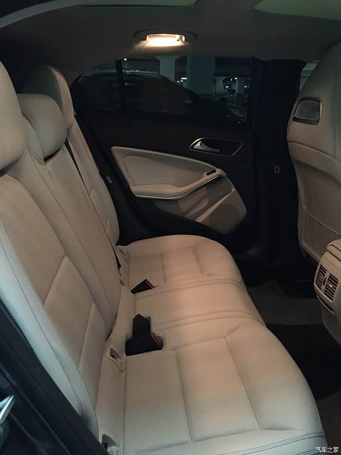 哪位车主能够给拍一张坐在后排的照片谢谢啦