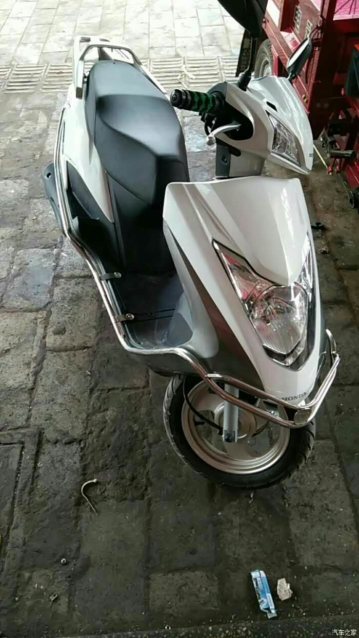 入手一部五羊本田迅鲨125电喷版踏板车各位摩友性能怎么样