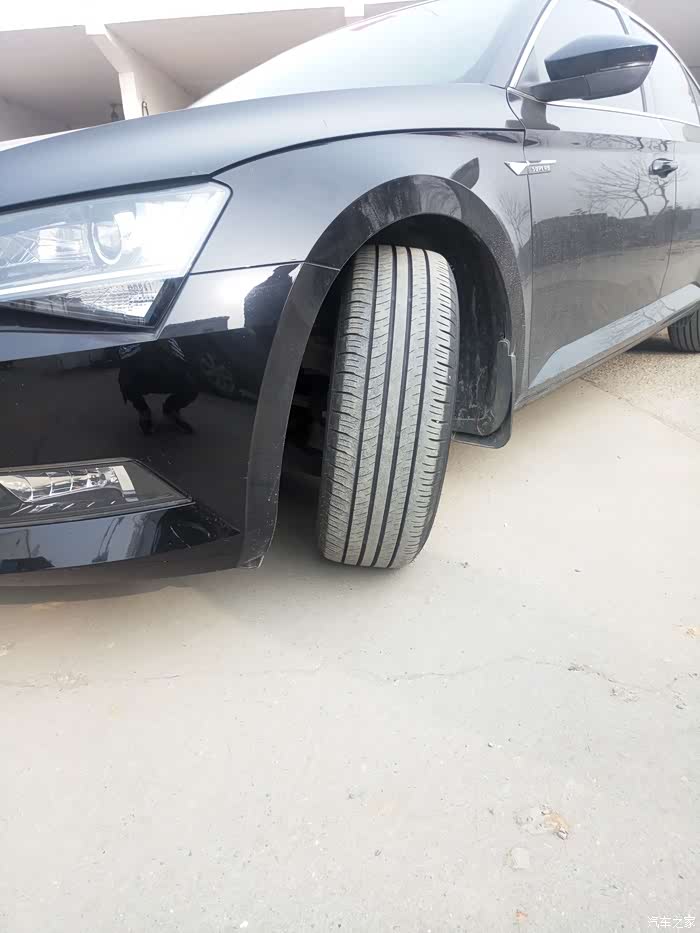 速派方向打死轮胎明显倾斜