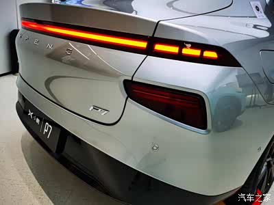 静态体验小鹏p7,不自觉被它吸引