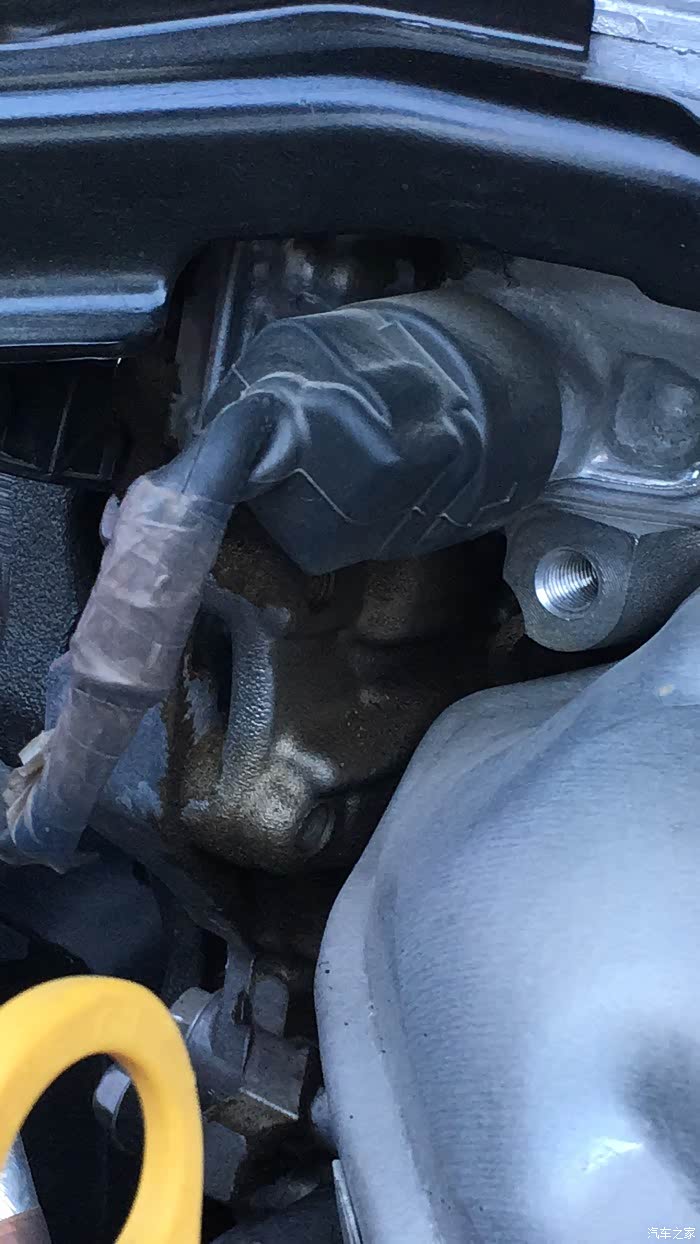 我的凯美瑞双擎发动机漏油了…不知道是不是个个都有这样的