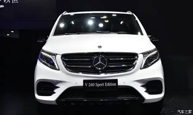 开始用了奔驰汽车最新的家族化前脸造型设计