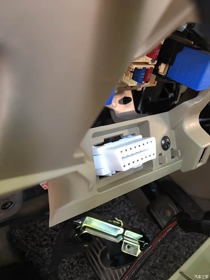 改装作业第二篇轩逸经典手机架手刹套胎压监测行车落锁