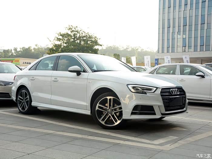奥迪2018款a3和奔驰2017款a200对比