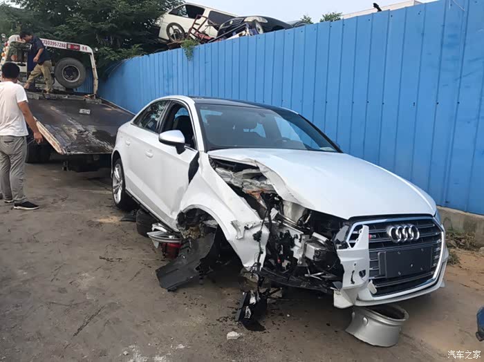 奥迪s3首撞