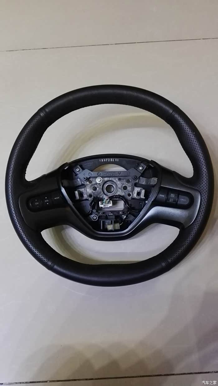 原厂两幅方向盘总成有人要不已售谢谢