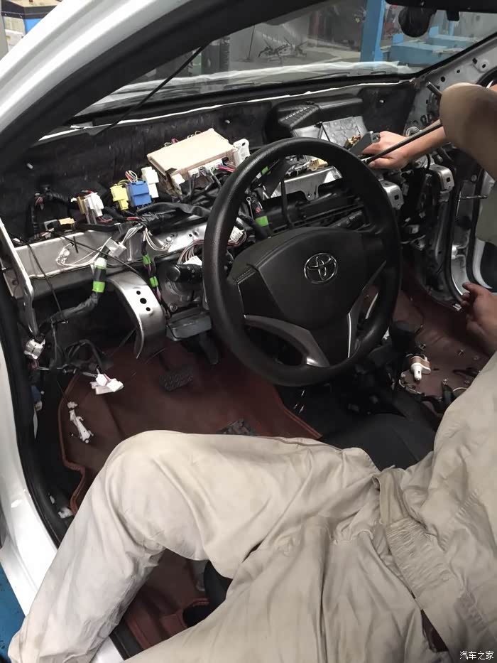 致炫中控台下异响开空调最明显