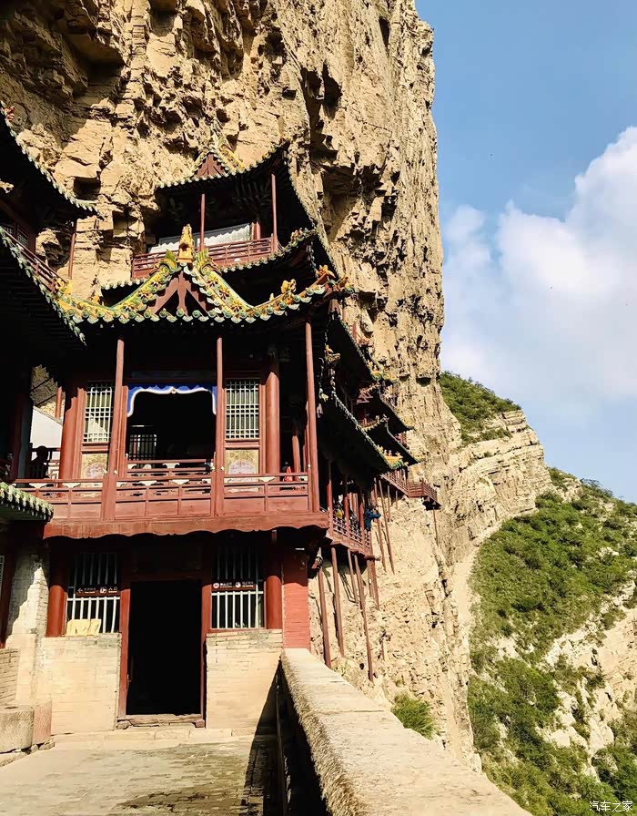 驾名爵emg6红色游悬空寺