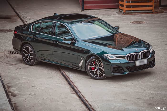 宝马540牛津绿实拍外景分享将复古进行到底