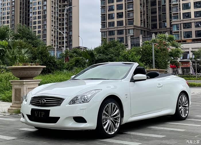 英菲尼迪q60敞篷跑车