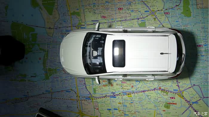 车顶是比较特殊的一个视角,必须站得很高才能拍到.