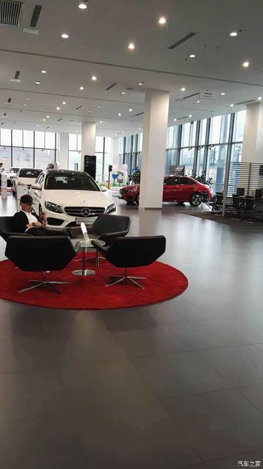 去了一趟冠松之星奔驰4s店看车服务真得很到位赞