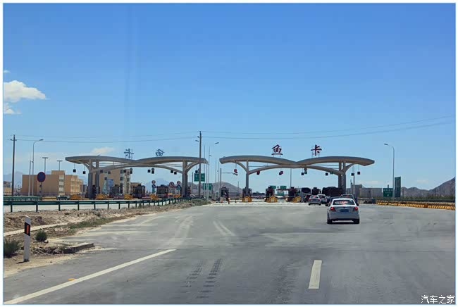 进入鱼卡服务区稍事休整后,继续踏上行程