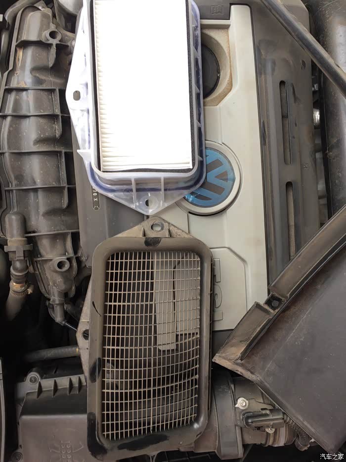 帮两个迈腾朋友更换空调滤芯,自己换还是蛮简单的,经济实惠