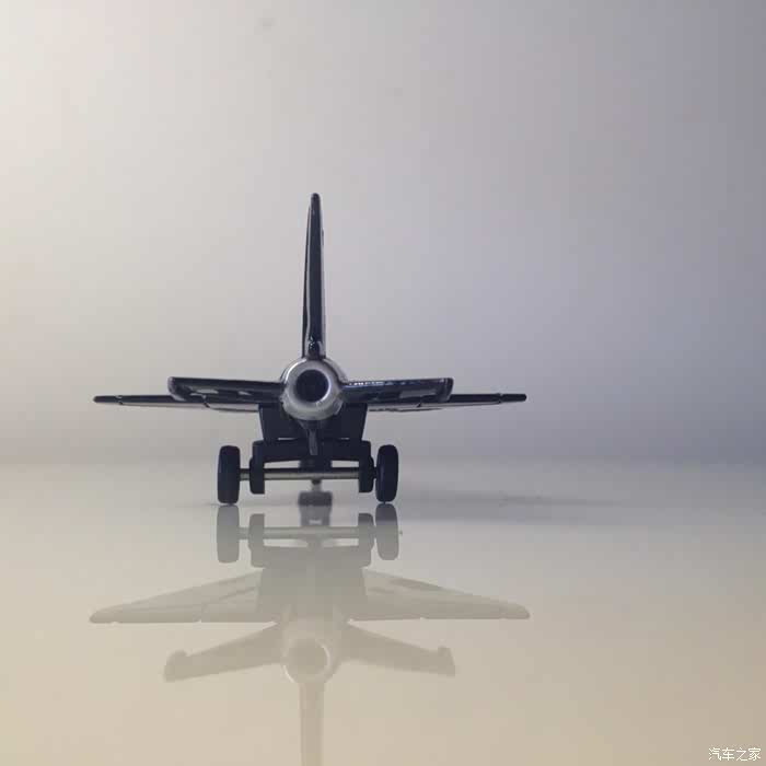 空中三角琴---米格21战斗机